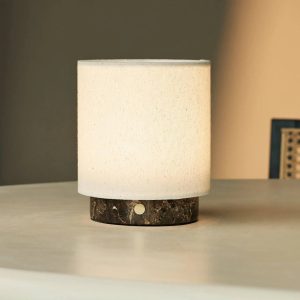 Tavellio | Designer-Tischlampe Mauve – cremefarbener & brauner Marmor, kabellos & dimmbar