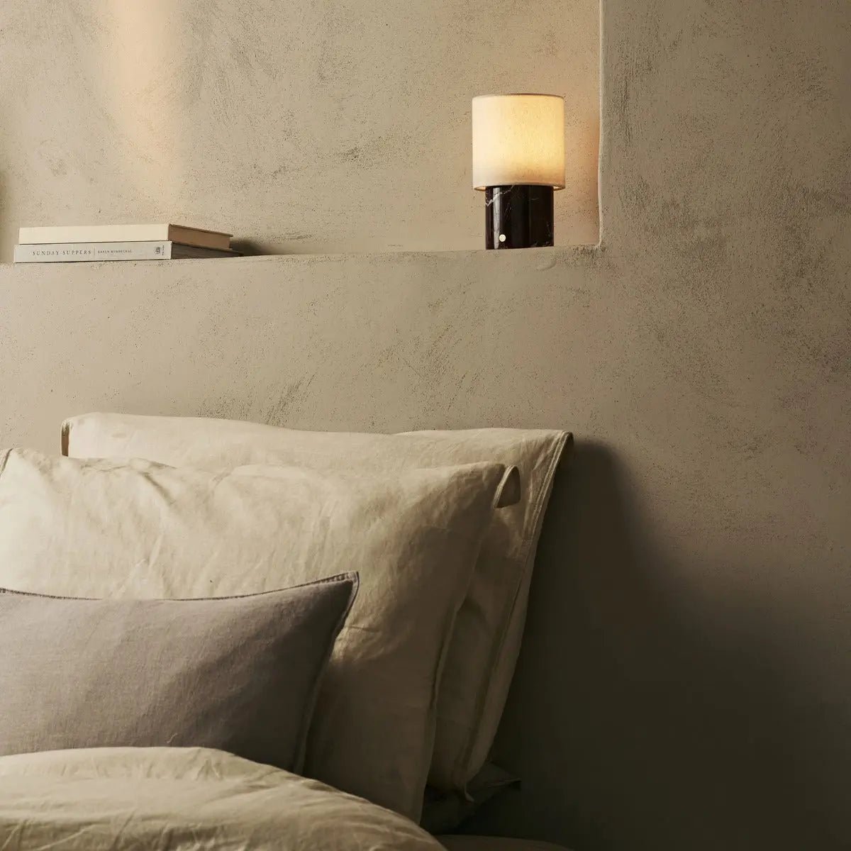 Tavellio | Designer-Tischlampe Dou Black – schwarzer Marmor, kabellos & dimmbar – Bild 3