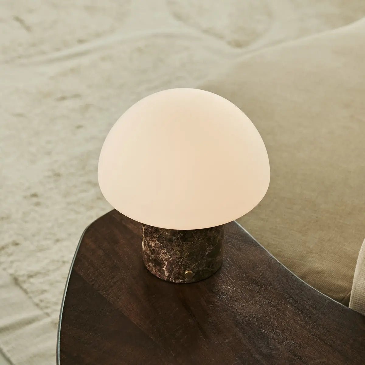 Tavellio | Designer-Tischlampe Maris Brown – brauner Marmor, kabellos & dimmbar – Bild 6