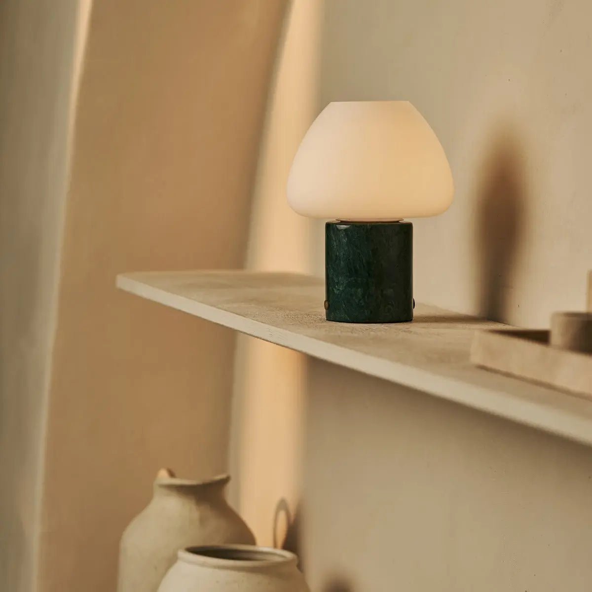 Tavellio | Designer-Tischlampe Ostade – Grüner Marmor, kabellos & dimmbar – Bild 7