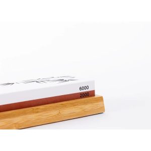 Küchenzubehör – KOTAI-Schärfset mit doppelseitigem Schleifstein der Körnung 2000/6000, rutschfester Bambusbasis, Abflachungsstein und 15-Grad-Winkelführung