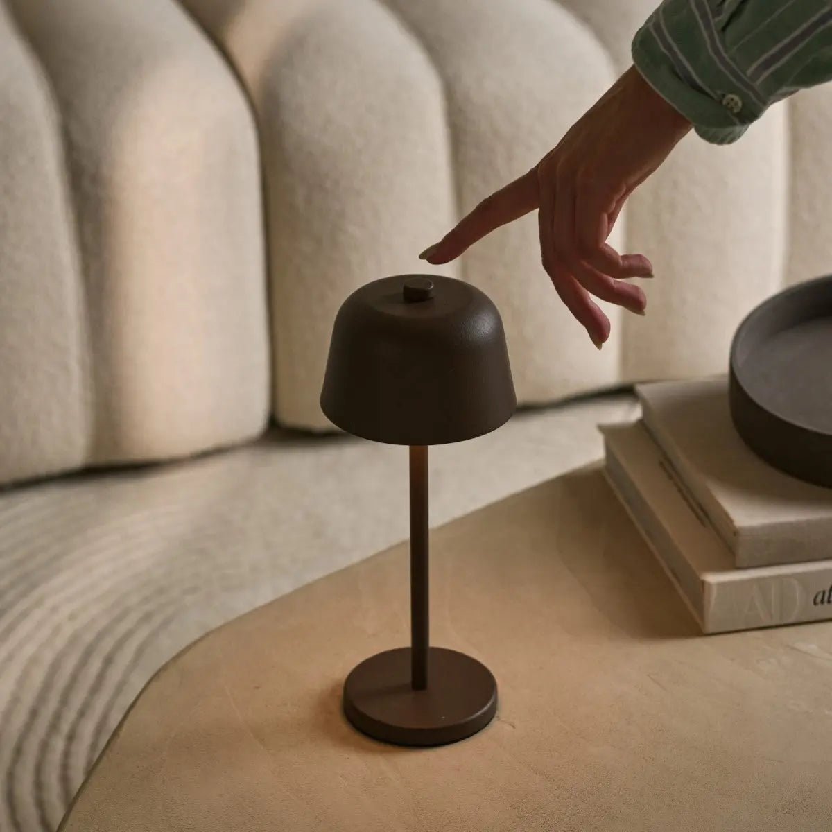 Anton Mokkabraune wiederaufladbare Tischlampe | Schlanke und kabellose Beleuchtung – Bild 9