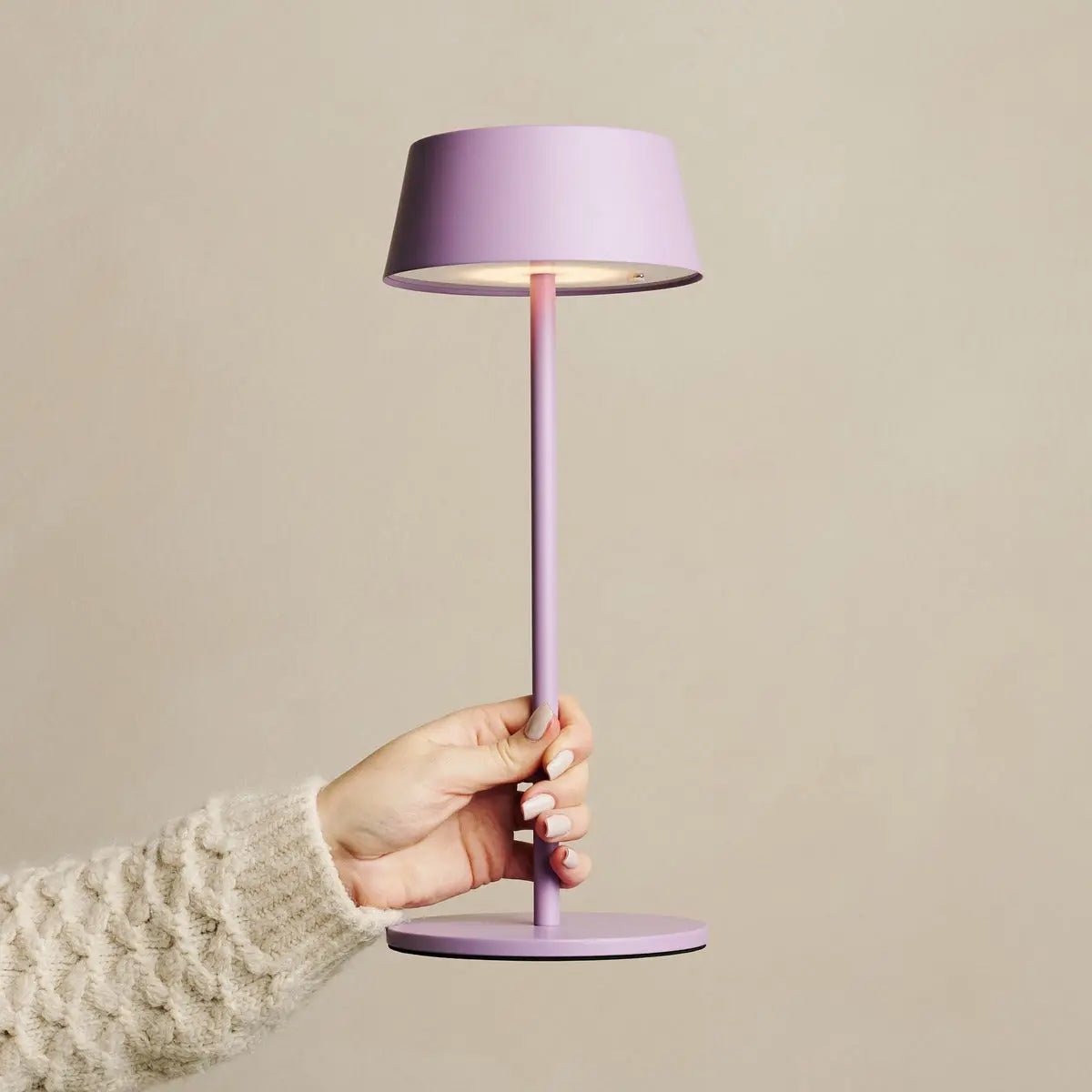 Hugo Violet Lila Wiederaufladbare Tischlampe | Stilvolle, dimmbare Lampe und kabellos – Bild 5