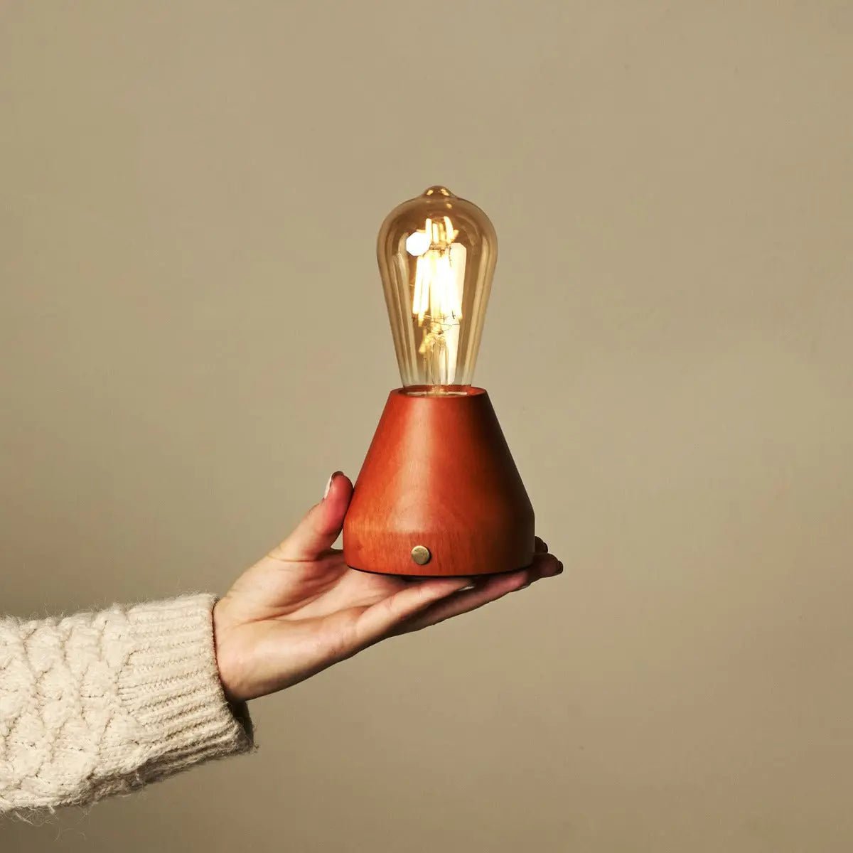 Zavi Kastanienbraune wiederaufladbare Tischlampe | LED, kabellos und 80 Stunden Akkulaufzeit – Bild 7