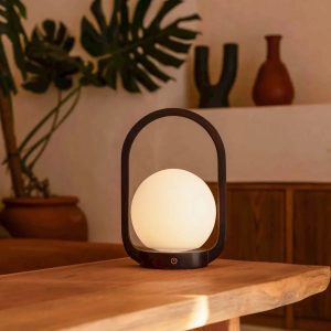 Skye dunkelbraune kabellose Holzlampe | Wiederaufladbar, dimmbar und 3 Lichtmodi